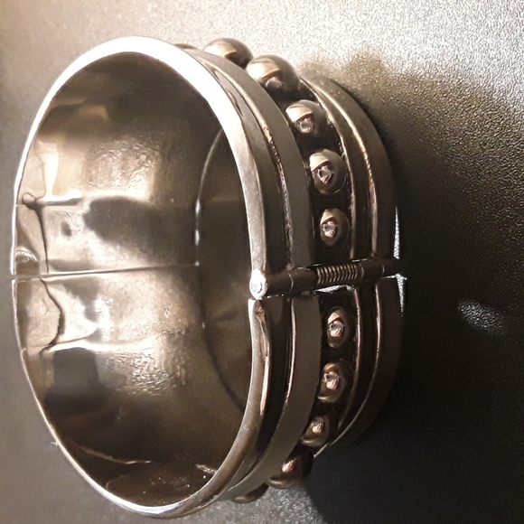 Seed & Sage Handmade Genuine Sterling Silver Chunky Beaded Hinge Bracelet - Picture 3 of 14